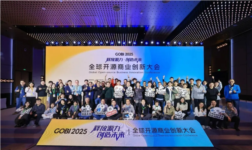 辰龙 AI 机器人操作系统斩获 GOBI 2025 全球开源创新总决赛冠军